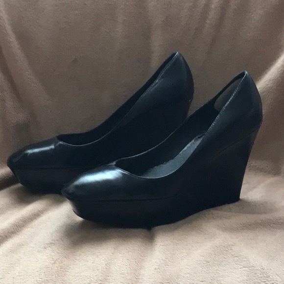 Shoes - Picture 2 of 4